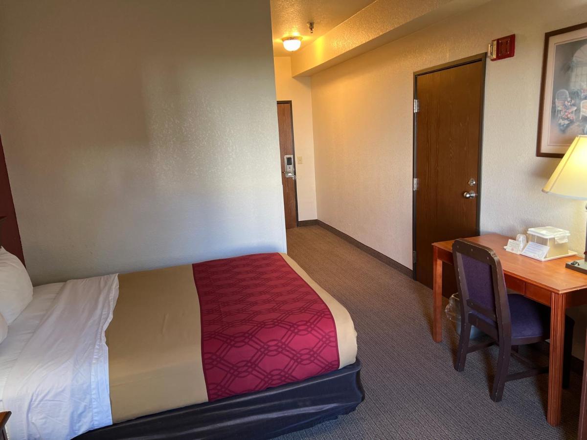 Express Inn & Suites Decatur エクステリア 写真