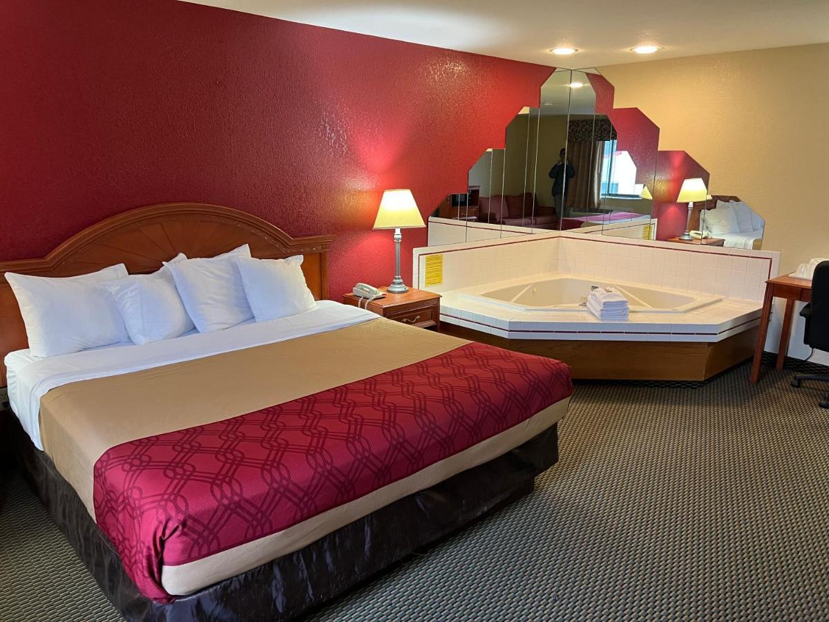 Express Inn & Suites Decatur エクステリア 写真