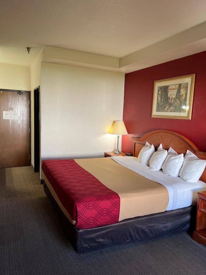 Express Inn & Suites Decatur エクステリア 写真