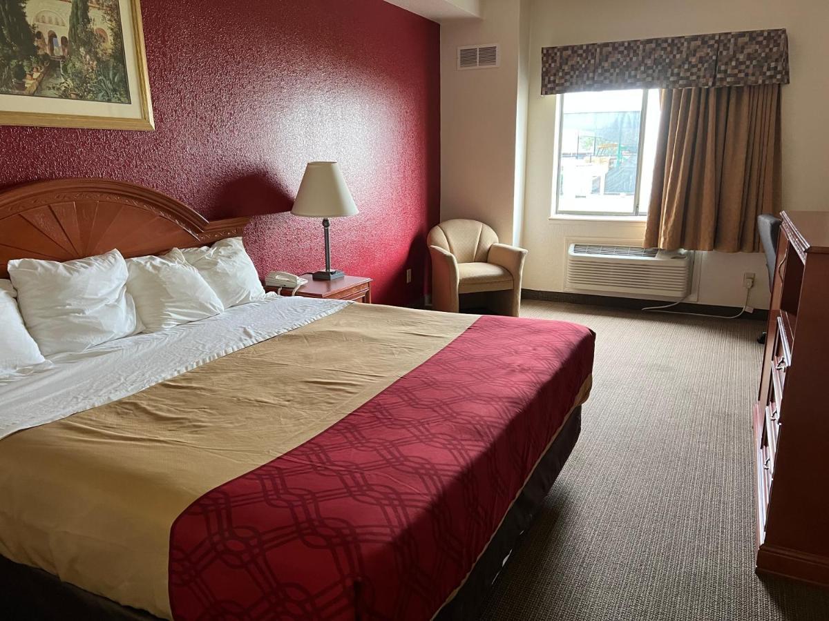 Express Inn & Suites Decatur エクステリア 写真