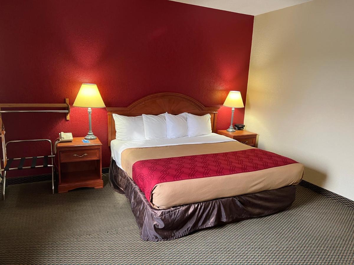 Express Inn & Suites Decatur エクステリア 写真