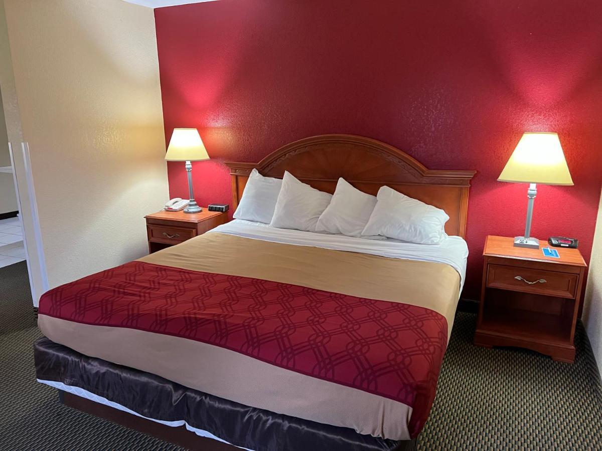 Express Inn & Suites Decatur エクステリア 写真