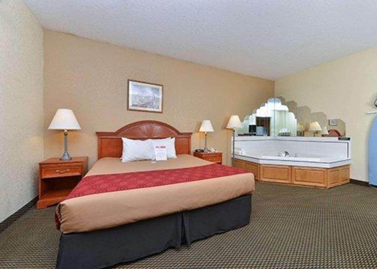 Express Inn & Suites Decatur エクステリア 写真
